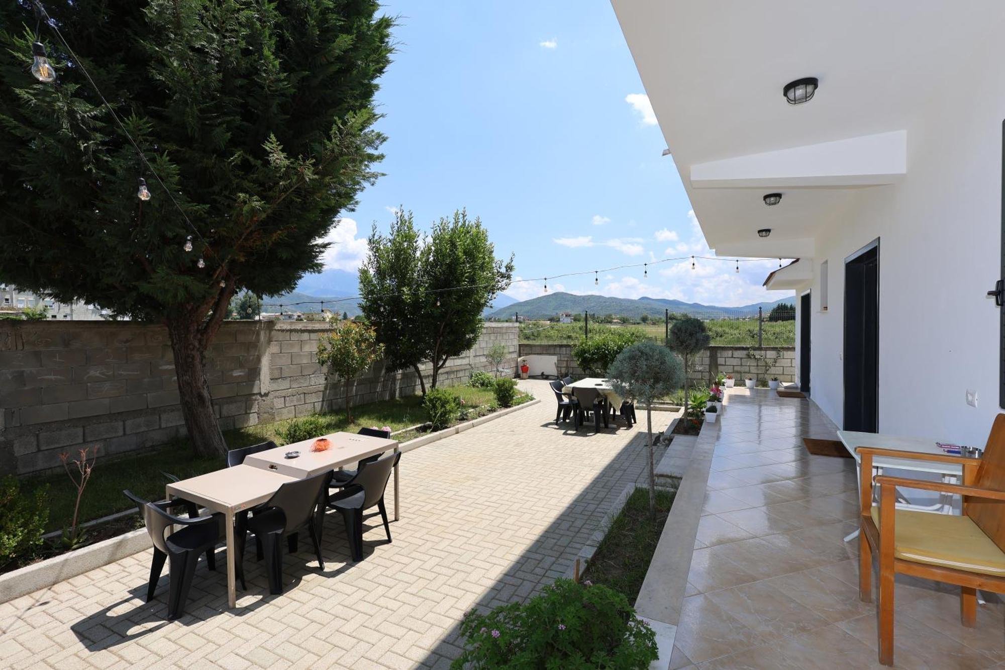 Baza Hostel - Swimming Pool Berat Dış mekan fotoğraf
