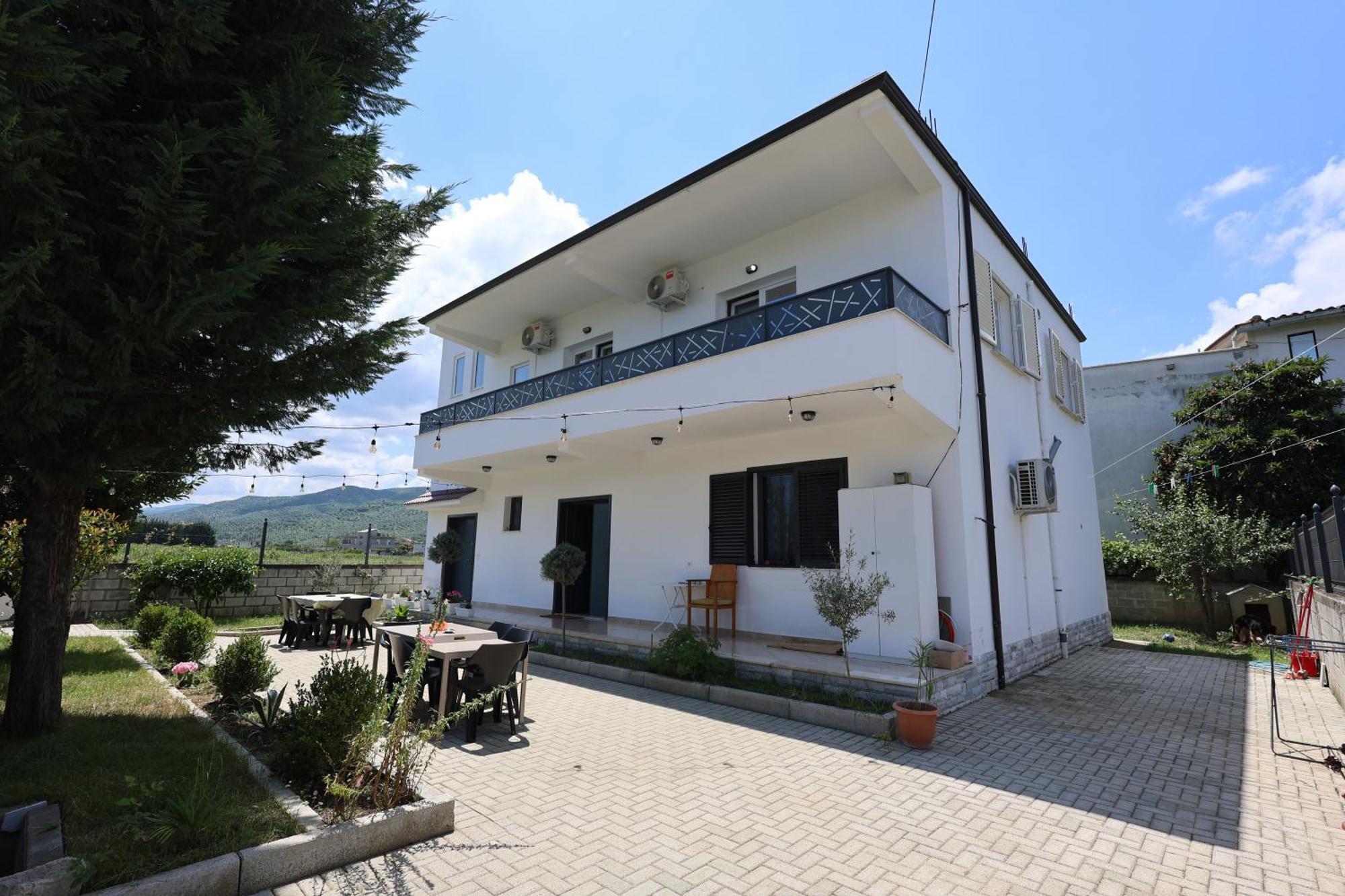 Baza Hostel - Swimming Pool Berat Dış mekan fotoğraf