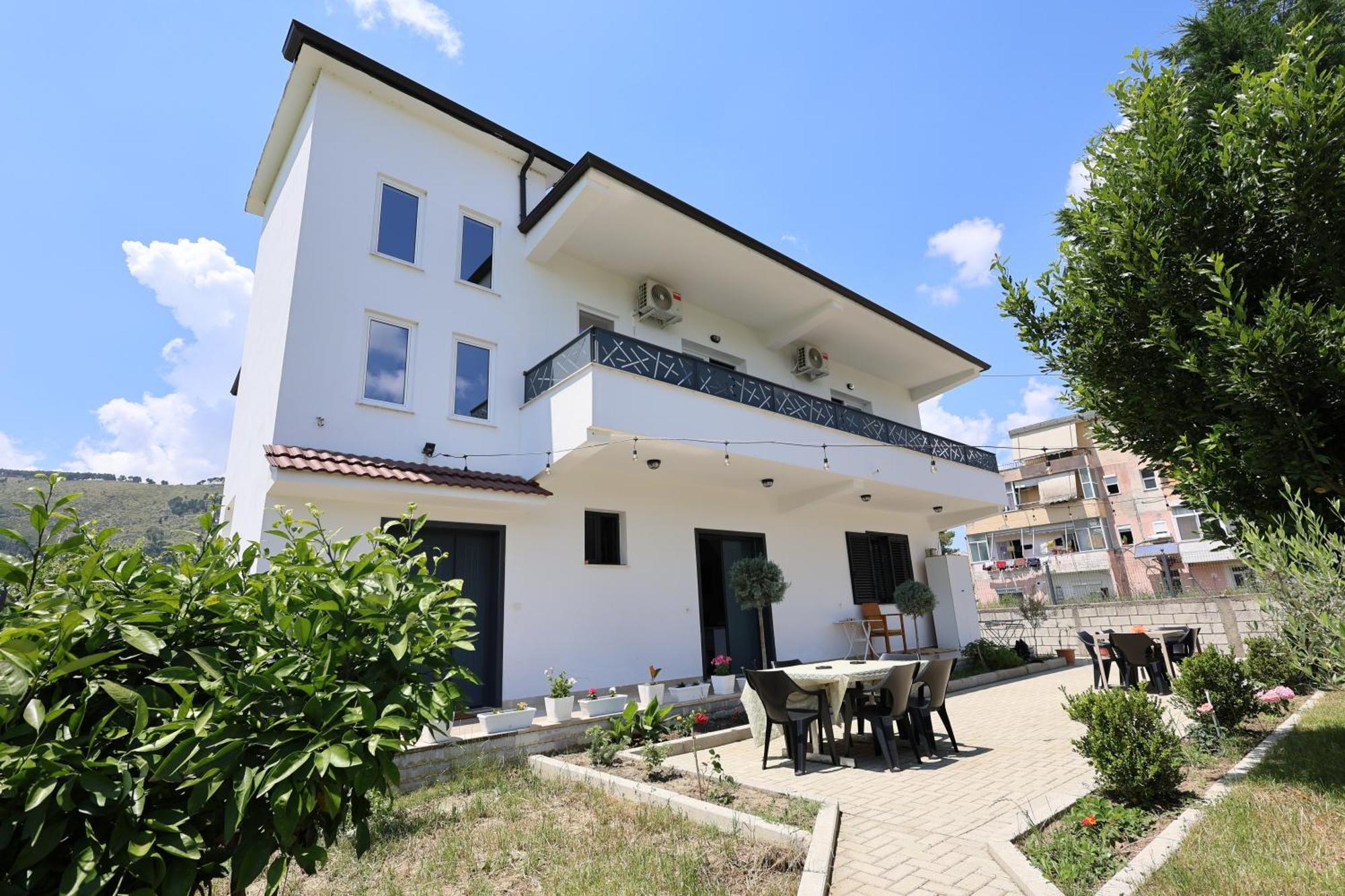 Baza Hostel - Swimming Pool Berat Dış mekan fotoğraf
