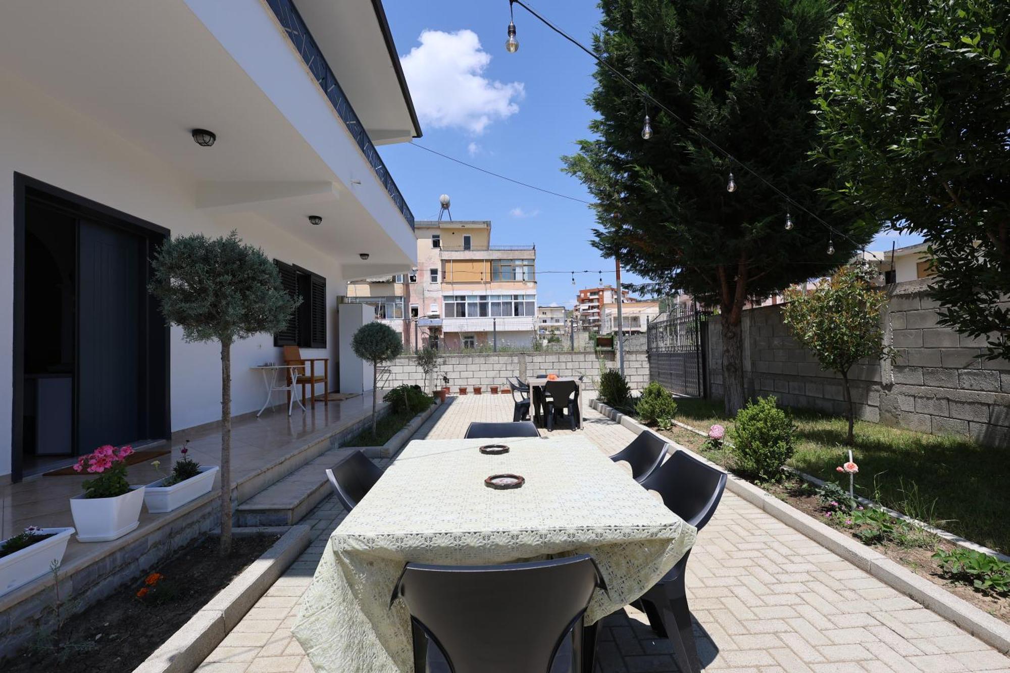 Baza Hostel - Swimming Pool Berat Dış mekan fotoğraf